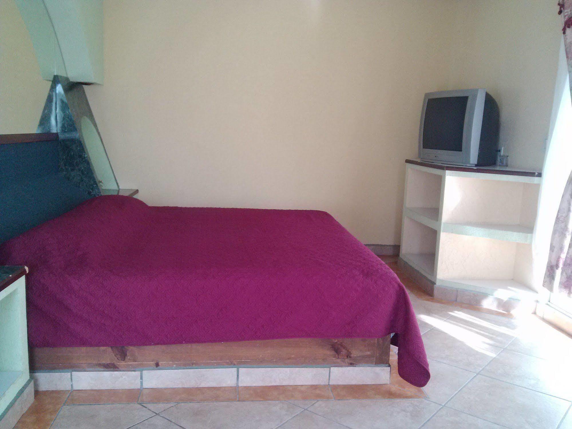 Hotel Esmeralda Río Verde Екстериор снимка